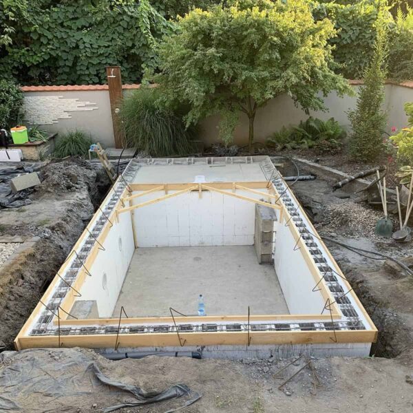 Csúsztatott lépcsős medence_2