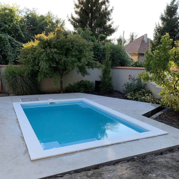 Csúsztatott lépcsős medence_ref