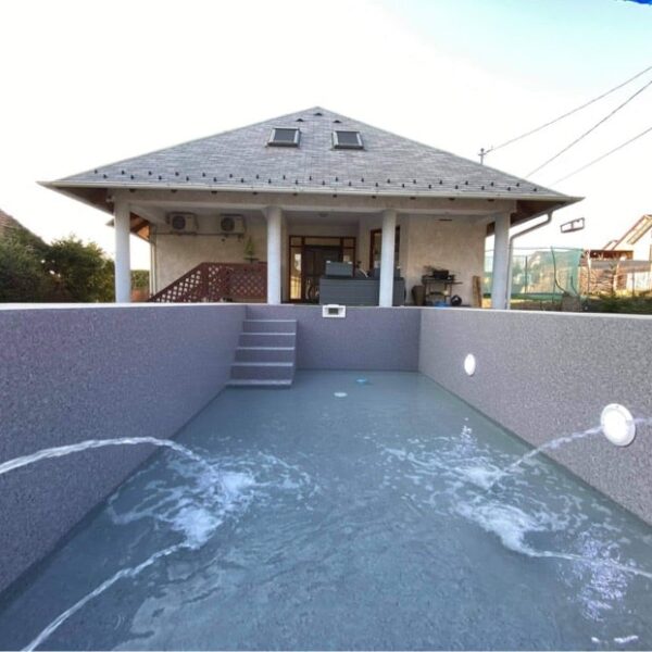 Egyenes lépcsős medence_ref