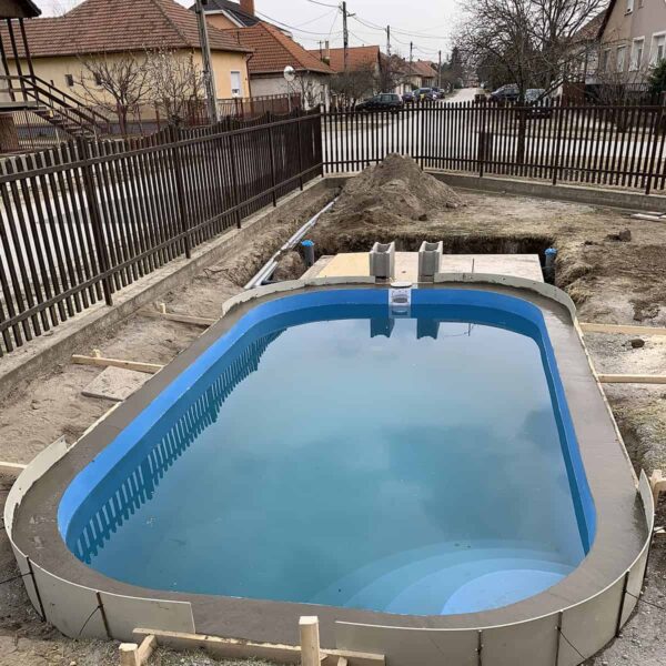 Épített aknás műanyag medence_4