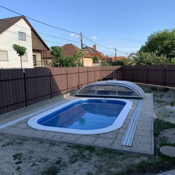 Épített aknás műanyag medence_ref