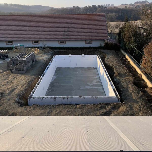 Saroklépcsős medence fedéssel_2