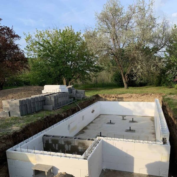 Saroklépcsős ülőpad napozós medence_1