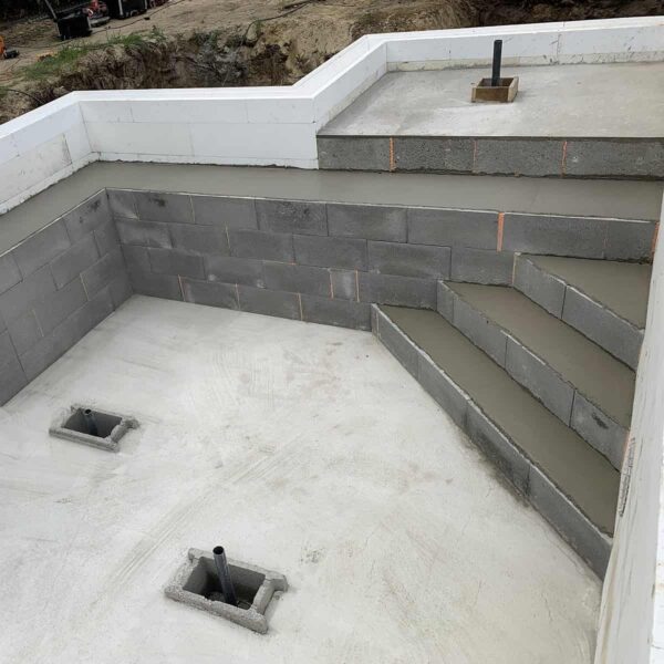 Saroklépcsős ülőpad napozós medence_2