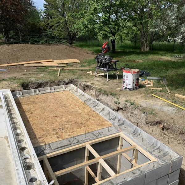 Saroklépcsős ülőpad napozós medence_3