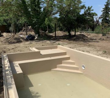 Saroklépcsős ülőpad napozós medence_ref