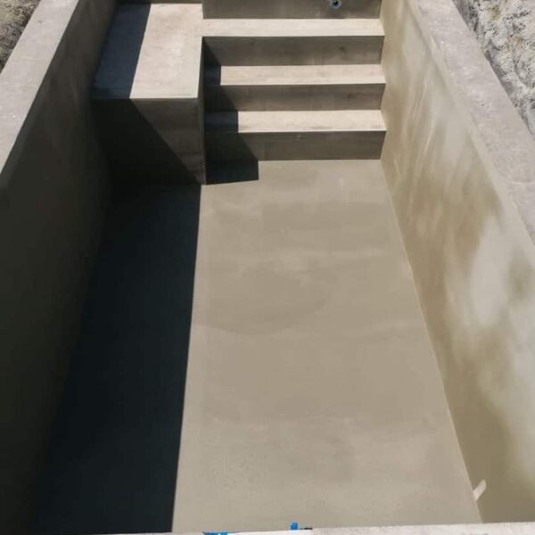 Épített fóliás medence körüljáróval2