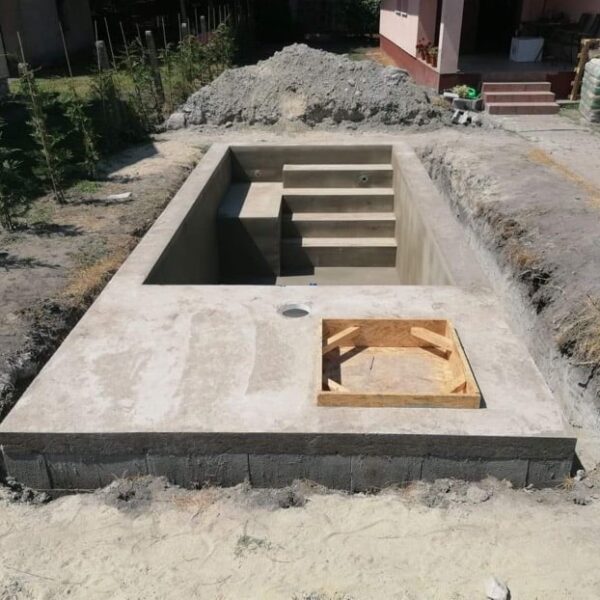 Épített fóliás medence körüljáróval3