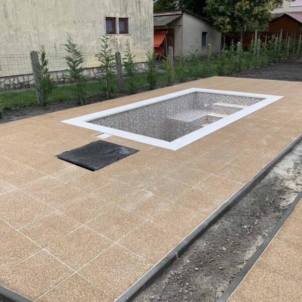 Épített fóliás medence körüljáróval_ref